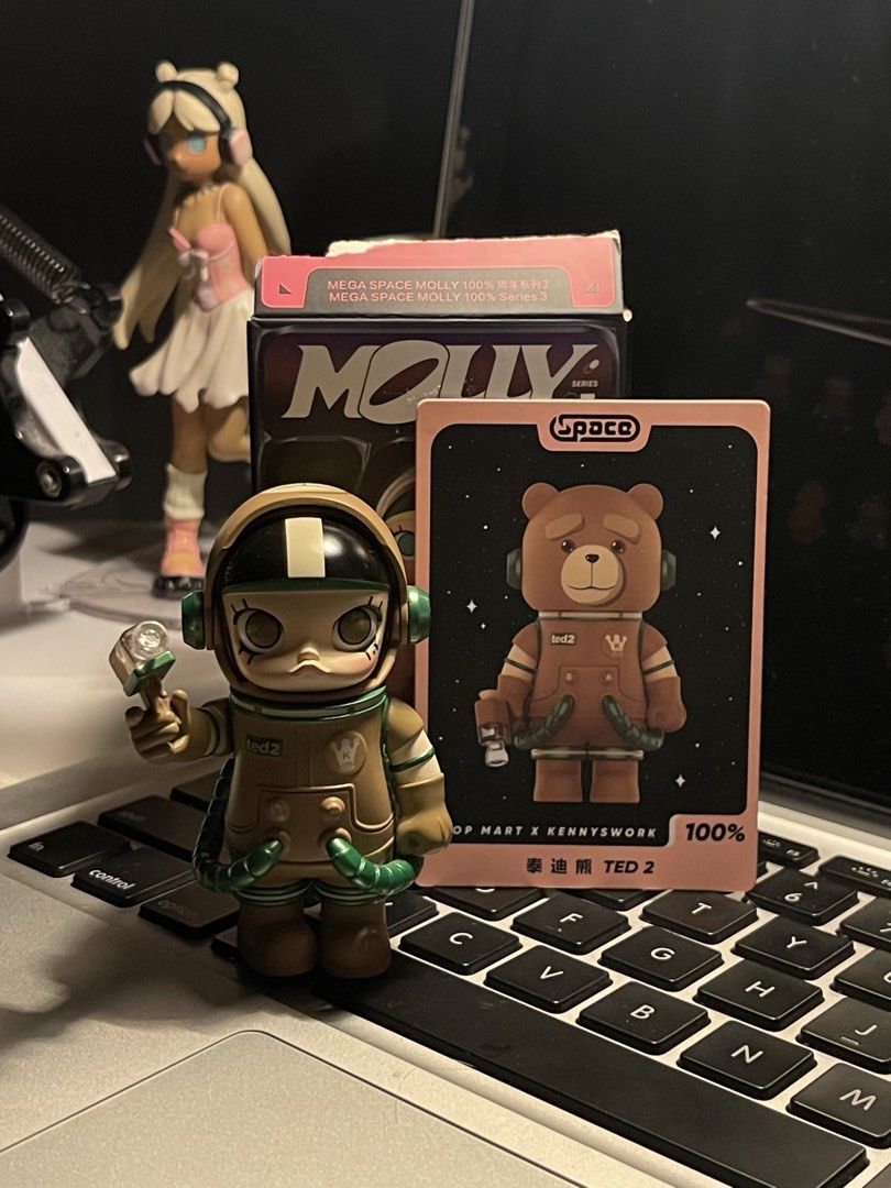 Pop Mart Space Molly Series 3 Ted 2 Figure (Category: Designer & Blind Box Toys) located in Carmona. Submitted by 444elli (Listing ID 1444781937, Image 1). Description: ⟡ SPACEMOLLY S3 - Ted 2 🧸 + FREE Molly Pop Display Box! ◟ with bnf + card • good condi ◟ ₱500 + sf loc: cavite mod: j&t or lalamove mop: gcash dm me for more info! 📩.