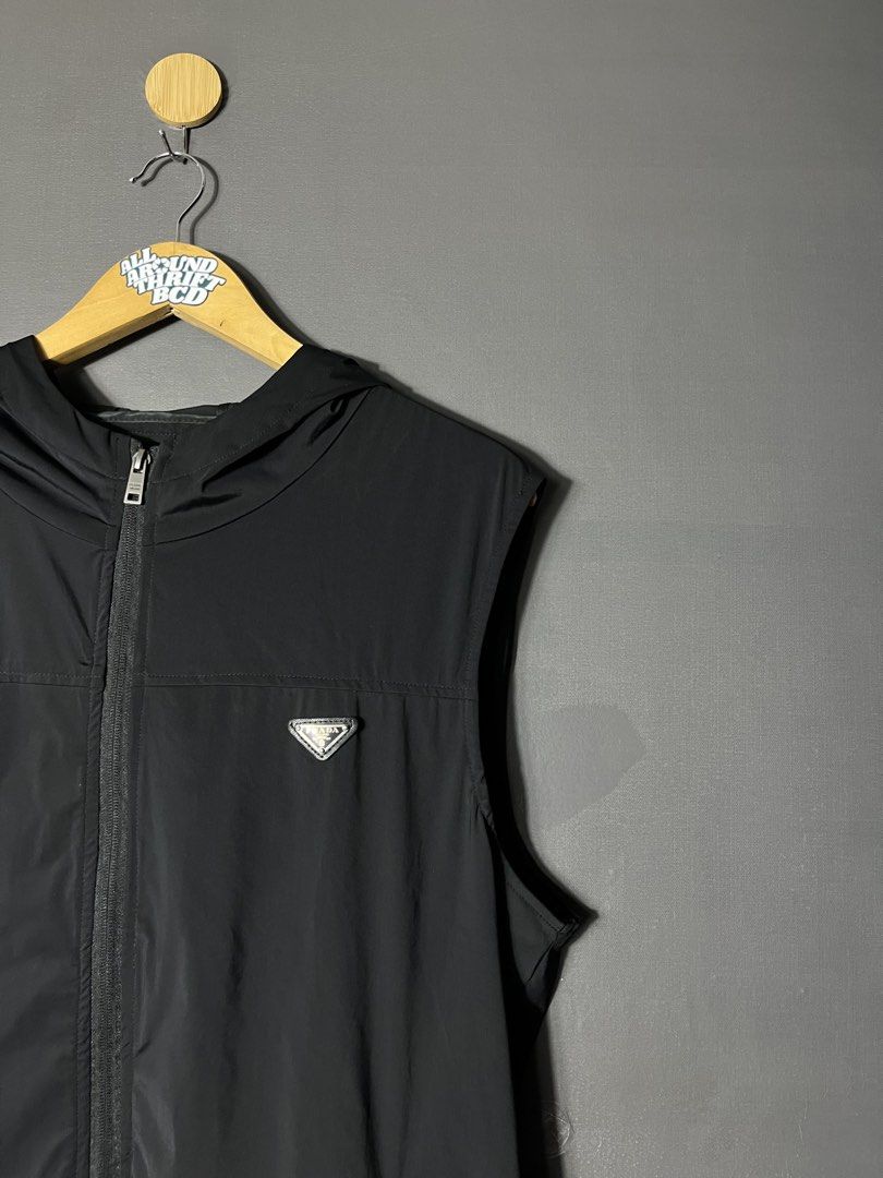Prada Re-Nylon hooded vest (Category: Vests) located in Bacolod City. Submitted by piquedup.ph_v2 (Listing ID 1444849066, Image 2). Description: Prada Re-Nylon hooded vest Size: L | 22x28.5 Condition: Excellent Color rate: 9/10 (Color may vary to lighting) Flaws: None.
