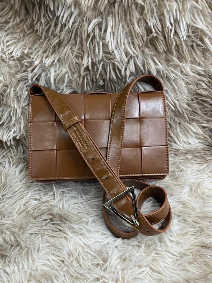 Preloved Bottega Venetta Crossbody (Category: Luxury Bags & Wallets) located in Manila. Submitted by bagsandshoesmanymore (Listing ID 1444737137, Image 2). Description: Preloved Bottega Veneta Size 22cm Japan thrift source🇯🇵 Actual photos posted Please read before you order 👉🏻❗️Payment first before shipping ❗️Cut off time of payment 11am sameday delivery ❗️NO MEET UP / NO PICK UP ❗️ORDER CANNOT BE CANCELLED ❗️PLEASE DON’T BUY IF YOU ARE IN DO