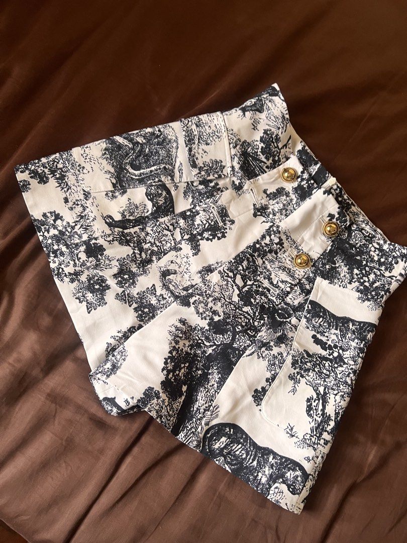 Puufi High-Waisted Printed Shorts Size S (Category: Shorts) located in Caloocan City. Submitted by itsgellyd (Listing ID 1444765984, Image 2). Description: - High-waisted shorts - Classic black and white toile print - Elegant gold button details on the front - Secure back zipper closure - Versatile for chic, casual outfits - Easy to pair with tees or blouses 28-28.