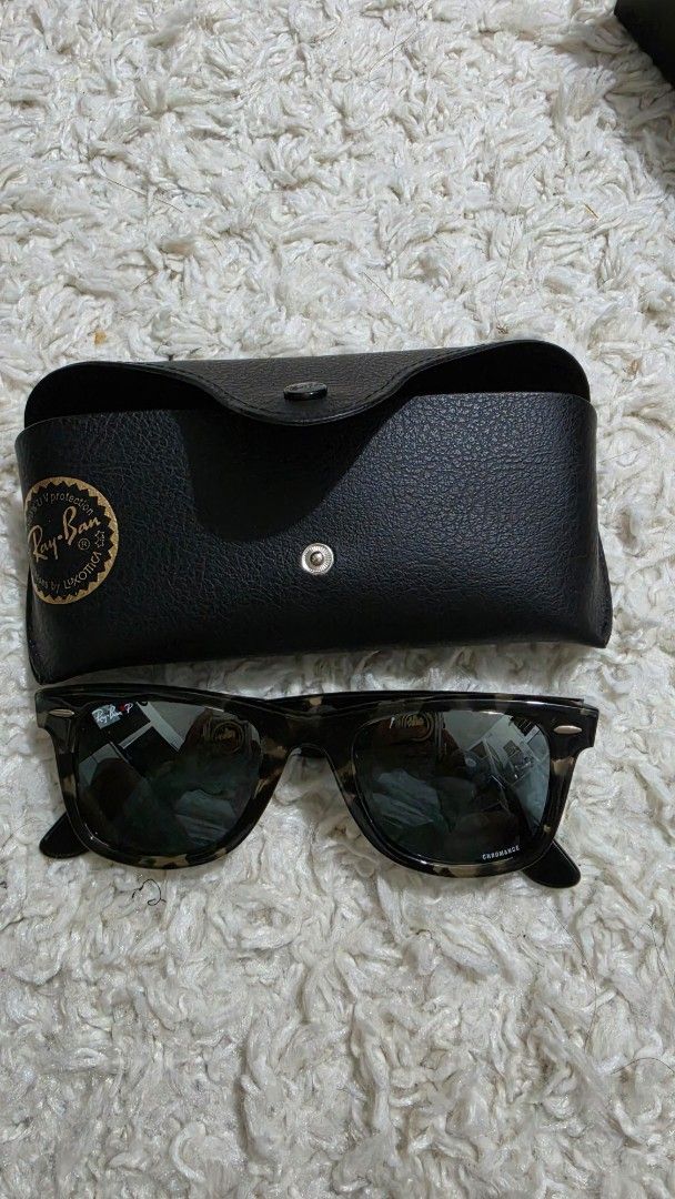 Ray-Ban Wayfarer Sunglasses Tortoise Shell (Category: Sunglasses & Eyewear) located in Makati City. Submitted by edgeeh (Listing ID 1444683765, Image 1). Description: - Classic Ray-Ban Wayfarer sunglasses - Tortoise shell pattern frames - Comes with original black case - Dark lenses - Perfect for everyday wear and stylish eye protection.