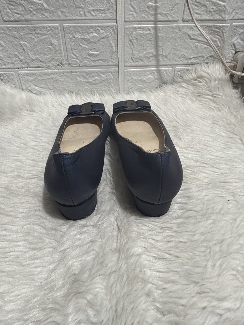 SALVATORE FERRAGAMO (Category: Sneakers & Footwear) located in Davao. Submitted by blessed6 (Listing ID 1444799110, Image 3). Description: .