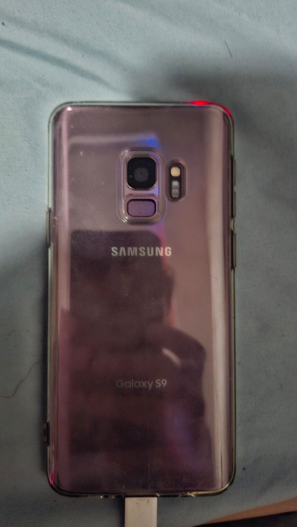 Samsung Galaxy S9 64 gb (Category: Samsung) located in Cebu City. Submitted by topsno (Listing ID 1444810635, Image 3). Description: Samsung Galaxy S9 Only issues are Paint chip and screen burn in. Snapdragon US model Sim Unlocked (even though it has a T-mobile splash screen.) Comes with free cable and phone case negotiable.