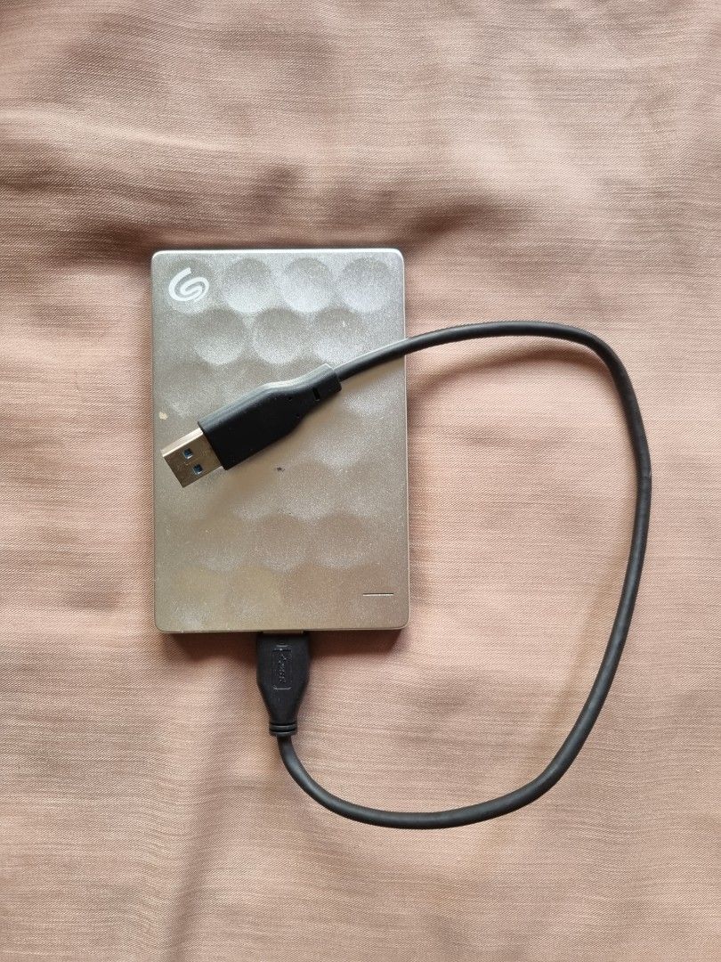 Seagate External Hard Drive with USB Cable486795533752750080