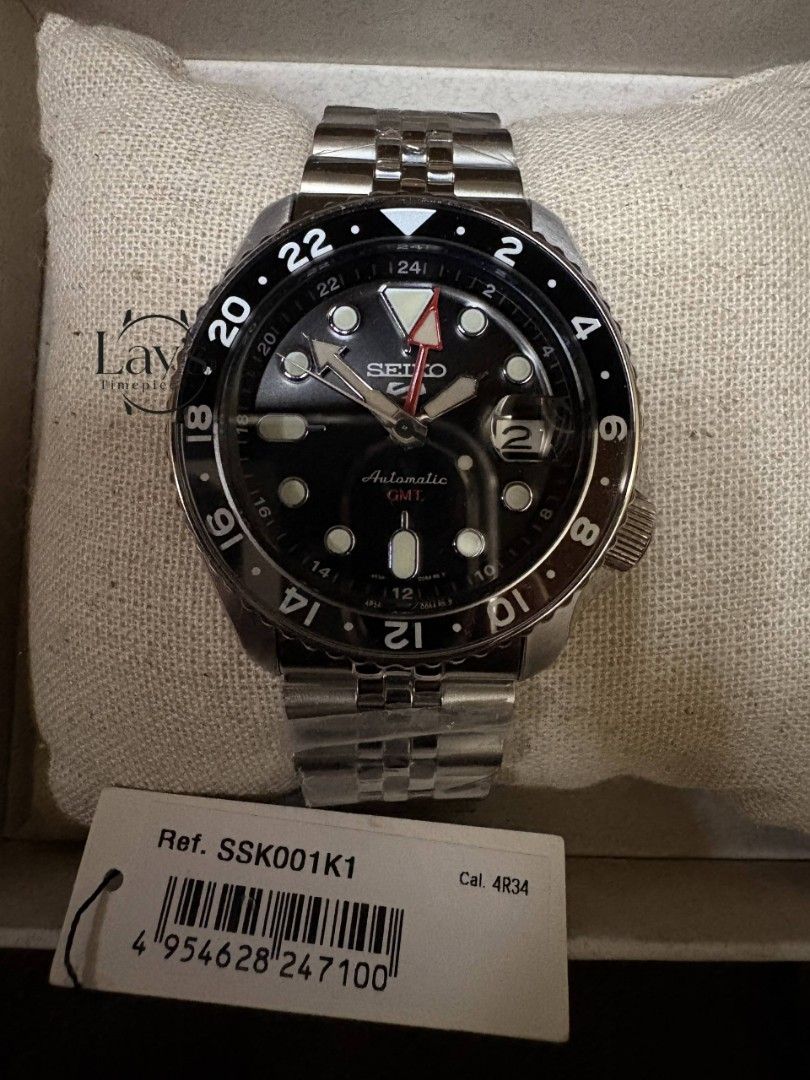 SEIKO 5 SPORTS GMT SSK001 ”Bruce Wayne” (Category: Men's Watches) located in San Jose. Submitted by dos__ (Listing ID 1444822773, Image 3). Description: SEIKO 5 SPORTS GMT SSK001 ”Bruce Wayne” SSK001 CASE SIZE Thickness: 13.6MM Diameter: 42.5MM Lug-to-Lug: 46.0MM Caliber Number: 4R34 Movement Type: Automatic with manual winding Power Reserve: Approx. 41 hours 🏷️SRP: ₱26,650 🏷️My Price: ₱18,500 INCLUSIONS: WATCH, DOUBLE BOX, HANGTAG, MANUAL, AND