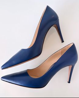 (Category: ) located in . Submitted by luxfashionz (Listing ID 1444779222, Image 1). Description: .