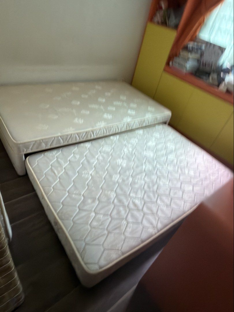 Super Single Pull-Bed (Category: Bed Frames & Mattresses) located in Singapore. Submitted by slimaries (Listing ID 1444797876, Image 2). Description: Kings’s Super Single Pull-out Bed Bottom mattress hardly used No stains or tears (except the bottom of the cloth) Dimension: 1940mm LX 1008mm W * price quoted without top mattress Self Collection and PM for more details .
