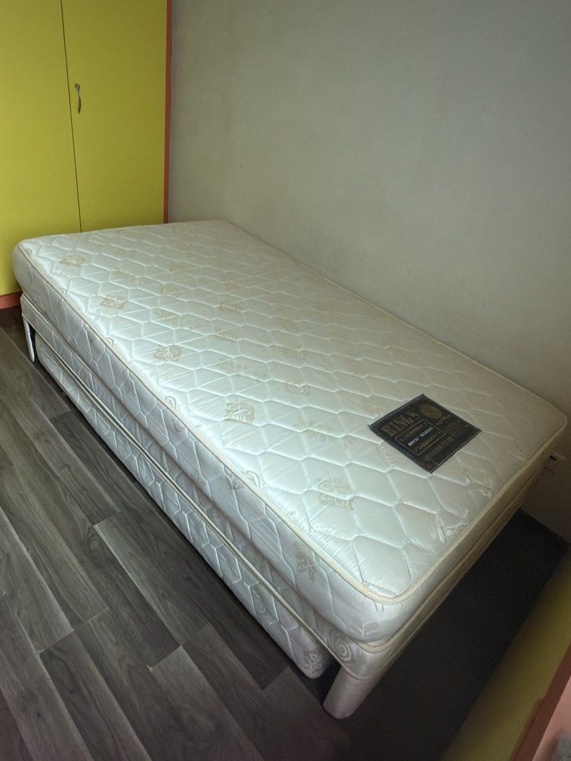 Super Single Pull-Bed (Category: Bed Frames & Mattresses) located in Singapore. Submitted by slimaries (Listing ID 1444797876, Image 3). Description: Kings’s Super Single Pull-out Bed Bottom mattress hardly used No stains or tears (except the bottom of the cloth) Dimension: 1940mm LX 1008mm W * price quoted without top mattress Self Collection and PM for more details .