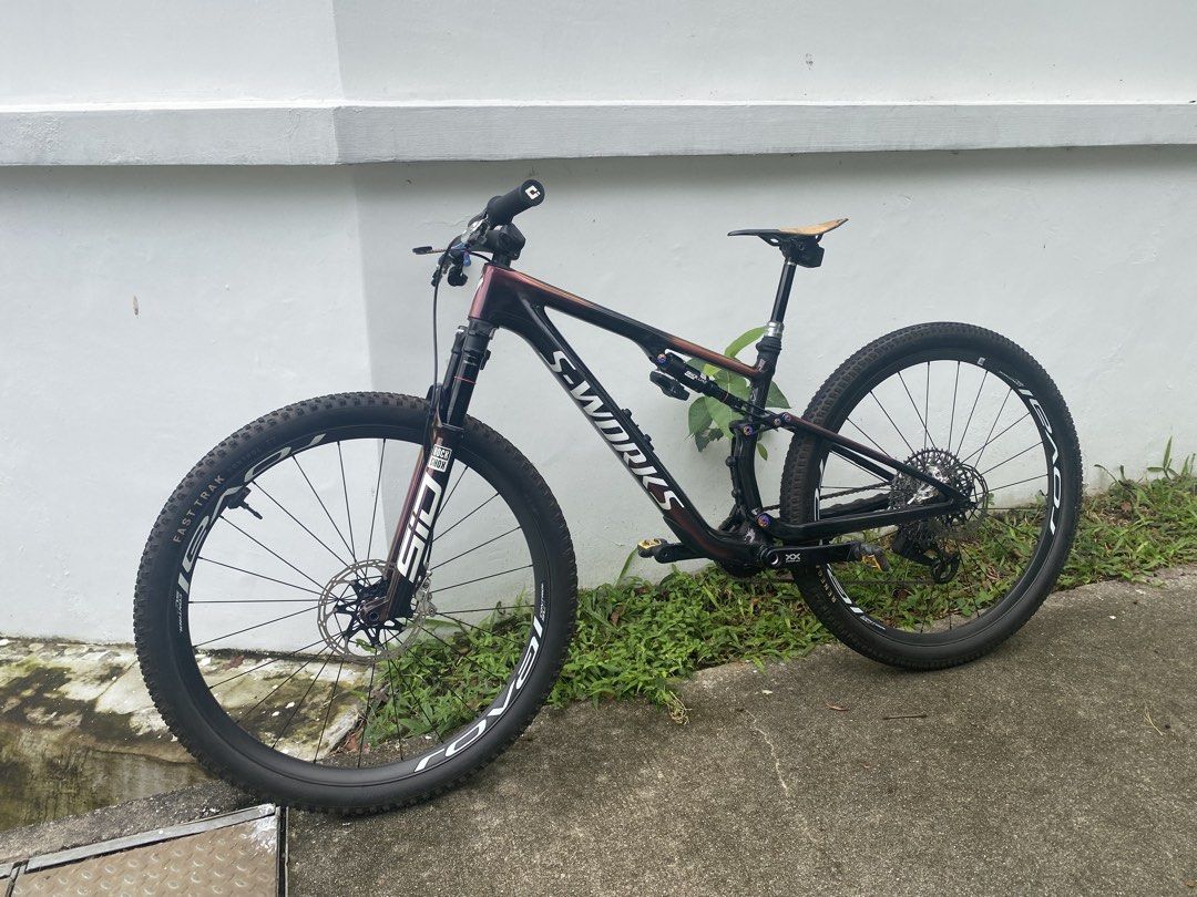 S-works Epic 8 Flight Attendent (Category: Parts & Accessories) located in Singapore. Submitted by turbosnail_james (Listing ID 1444701966, Image 3). Description: Sale is for complete bike without pedals, computer mount and saddle only. What you see is what you get. Comes complete with all batteries and chargers. Medium size frame. Standard stock parts with Ceramicspeed bb and titanium shock mount bolts..