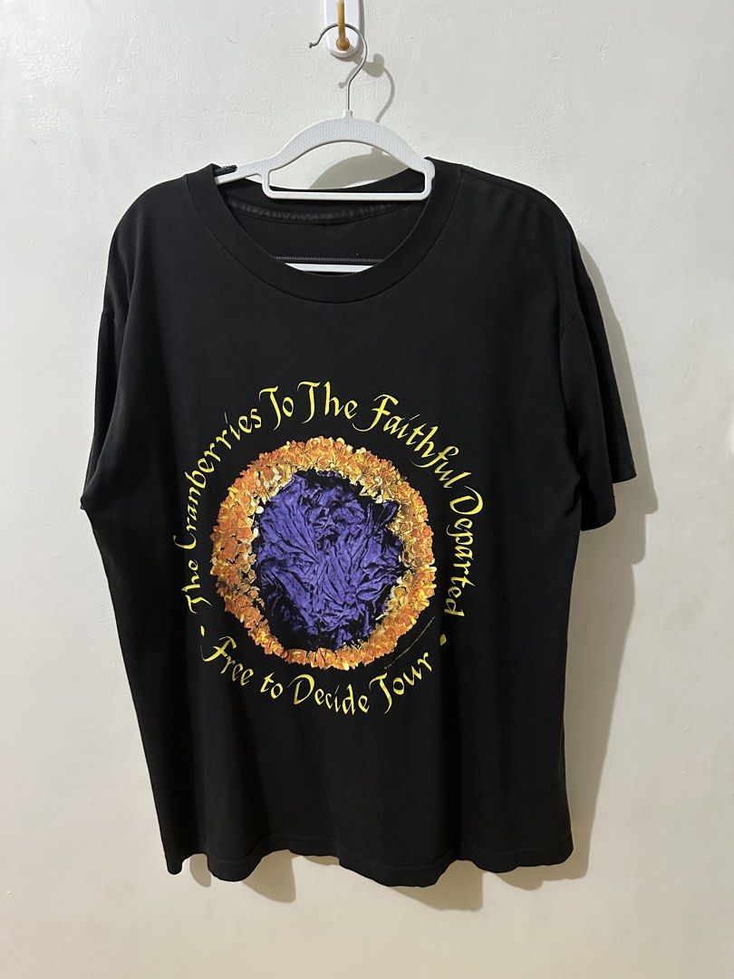 The Cranberries 1996 (Category: Tshirts & Polo Shirts ) located in Bacolod City. Submitted by Geron (Listing ID 1444807011, Image 1). Description: The cranberries 1996 free to decide tour Pristine condition 21.5/27 Polygram tag, true vintage.