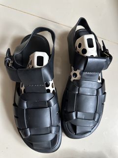 (Category: ) located in . Submitted by wear.next (Listing ID 1444728975, Image 1). Description: .