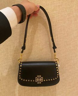(Category: ) located in . Submitted by bagsandmanymanymore1 (Listing ID 1444772520, Image 1). Description: .