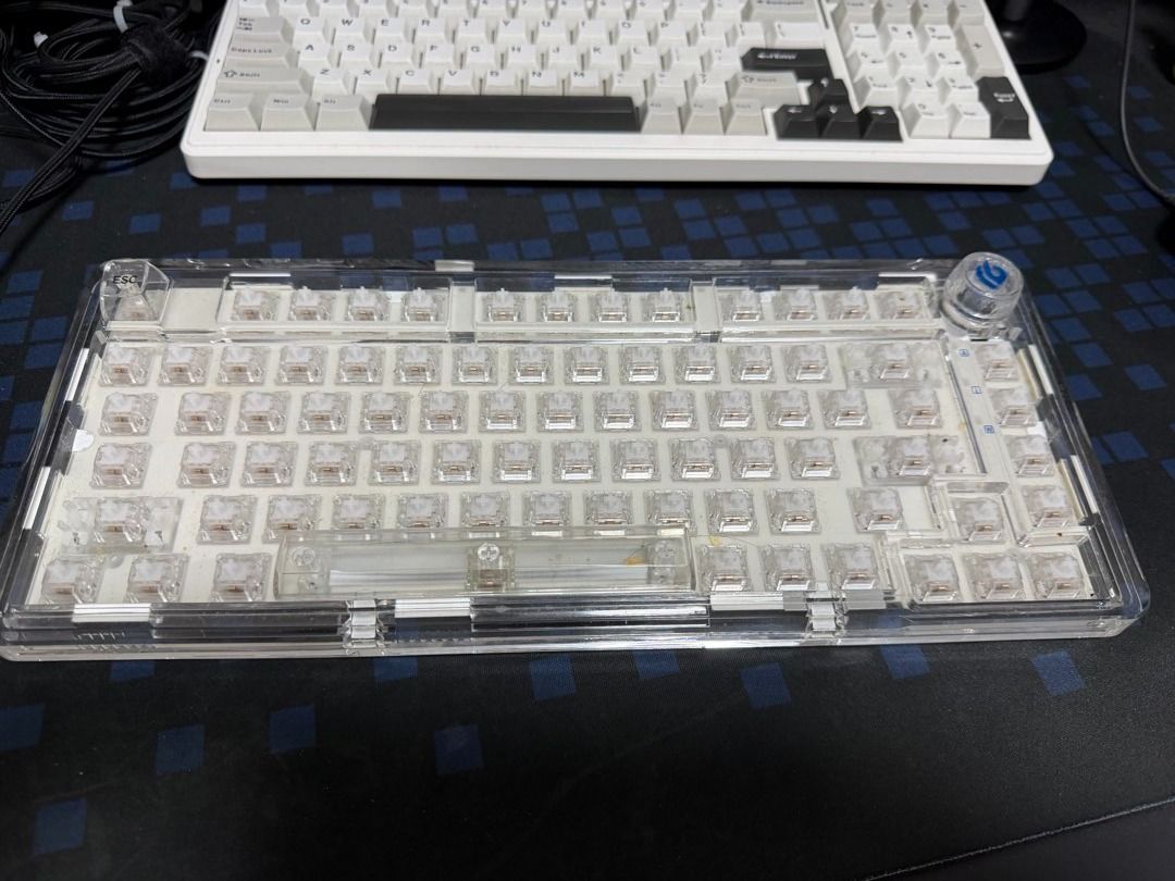 Transparent custom keyboard without keycaps486517938932295680