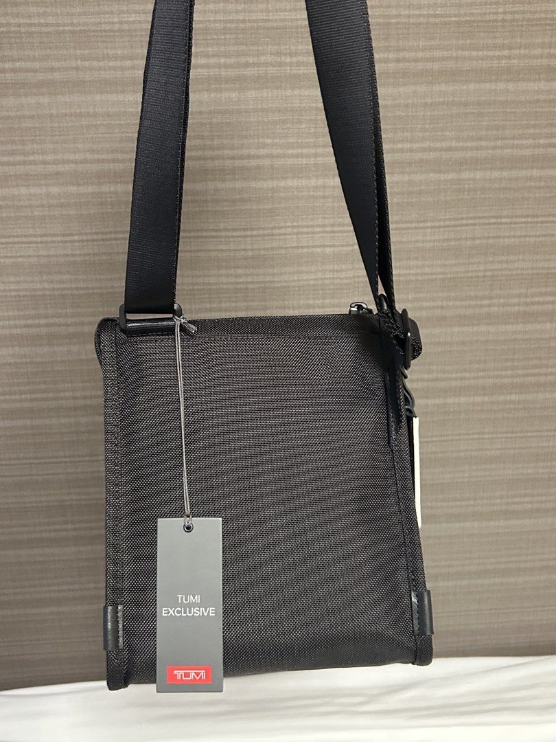 Tumi Alpha Pocket Bag Small (Japan Exclusive) (Category: Sling Bags) located in Paranaque City. Submitted by tkm05 (Listing ID 1444732262, Image 3). Description: For Sale Tumi Alpha Pocket Bag Small (Japan Exclusive) • Brand New • Size: 9.5 in × 8 in × 1.5 in • Japan Exclusive Model Price: ₱12,000 Location: Paranaque City Meetups and shipping available PM for inquiries..