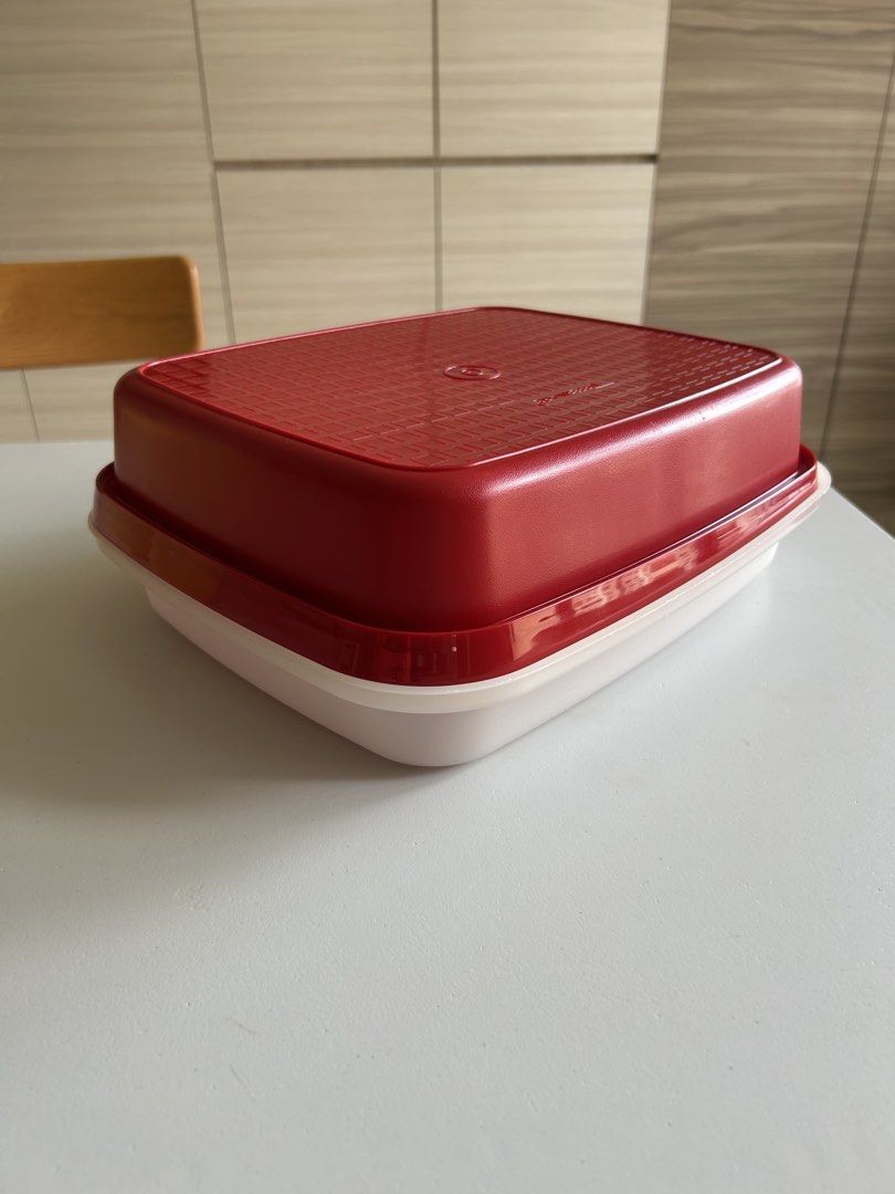 Tupperware Red Square Food Container with Lid486344828210401282