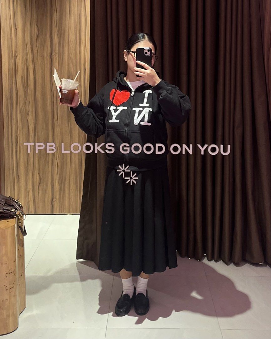 Uniqlo pleated skirt (Category: Skirts) located in Manila. Submitted by mjane333 (Listing ID 1444782223, Image 3). Description: - Brand: Uniqlo - Type: Pleated Skirt - Color: Black - Size: L (EU 40 / UK 12 / US 27) - Condition: Excellent - Features: Classic pleated design, versatile for various outfits - Meetup Location: Greenbelt Mall, Makati.