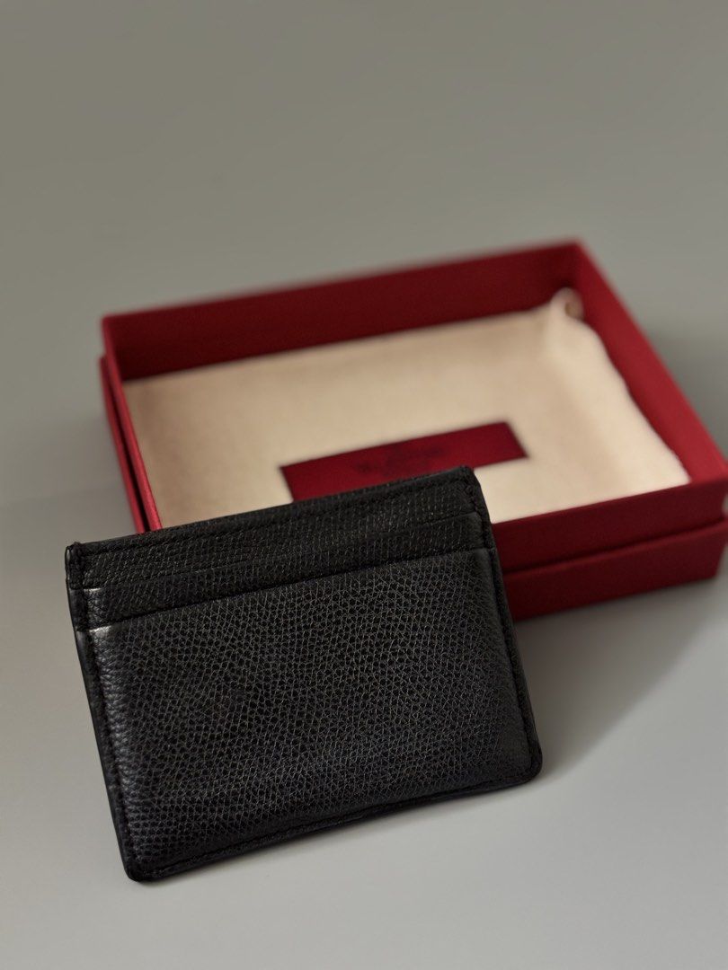 Valentino Card holder (Category: Luxury Bags & Wallets) located in Muntinlupa City. Submitted by closet.confessions (Listing ID 1444702169, Image 3). Description: Small in size, big on style. 🖤 VALENTlN0 Card Holder rank SA comes Fullset; box & dustbag, no receipt #valentino #valentinowallet #slg #valentinocardholder #valentinoph.
