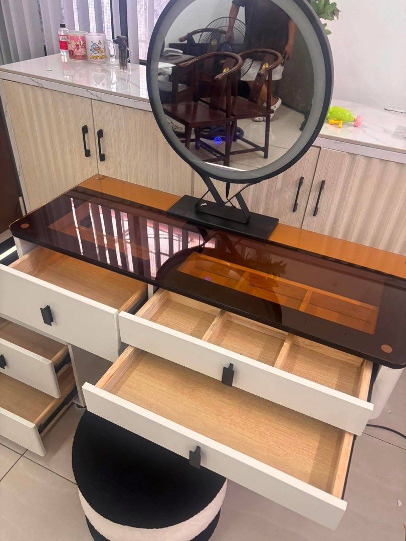 Vanity Dresser with Led Mirror and Stool (Category: Tables & Sets) located in Valenzuela. Submitted by jhagonzales (Listing ID 1444702122, Image 3). Description: .