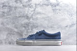 (Category: ) located in . Submitted by Outlet.Sneakers (Listing ID 1444693817, Image 1). Description: .