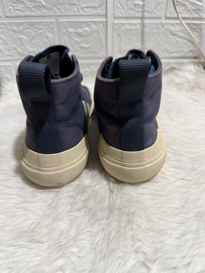 VEJA (Category: Sneakers & Footwear) located in Davao. Submitted by blessed6 (Listing ID 1444798639, Image 3). Description: 23.5cm.