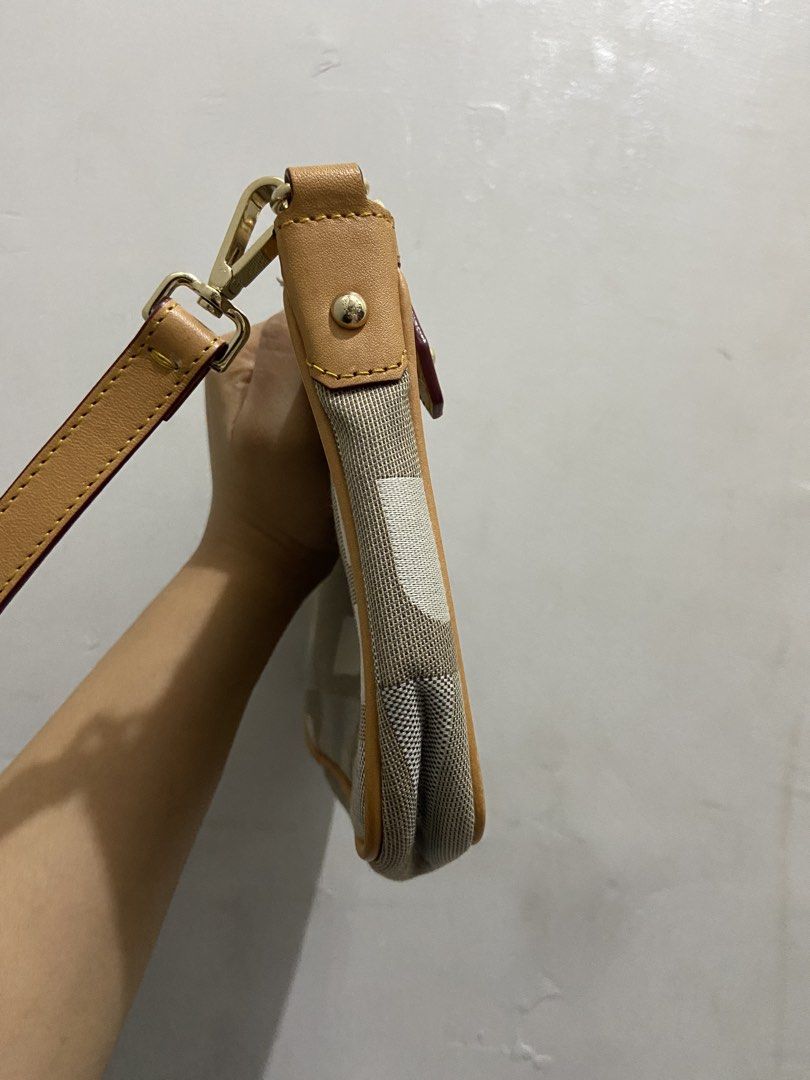 Vintage Bally Y2K shoulder bag (Category: Luxury Bags & Wallets) located in Paranaque City. Submitted by potatoeeee (Listing ID 1444698895, Image 3). Description: .