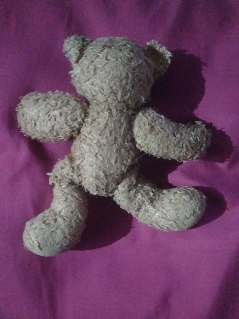 Vintage Brown Teddy Bear Plush Toy (Category: Plushies & Soft Toys) located in Marikina City. Submitted by norman213 (Listing ID 1444839559, Image 2). Description: - Cute brown teddy bear - Soft and cuddly texture - Has a unique, slightly worn look that adds character - Perfect for kids, as a gift, or for teddy bear collectors - Ready to find a new loving home.