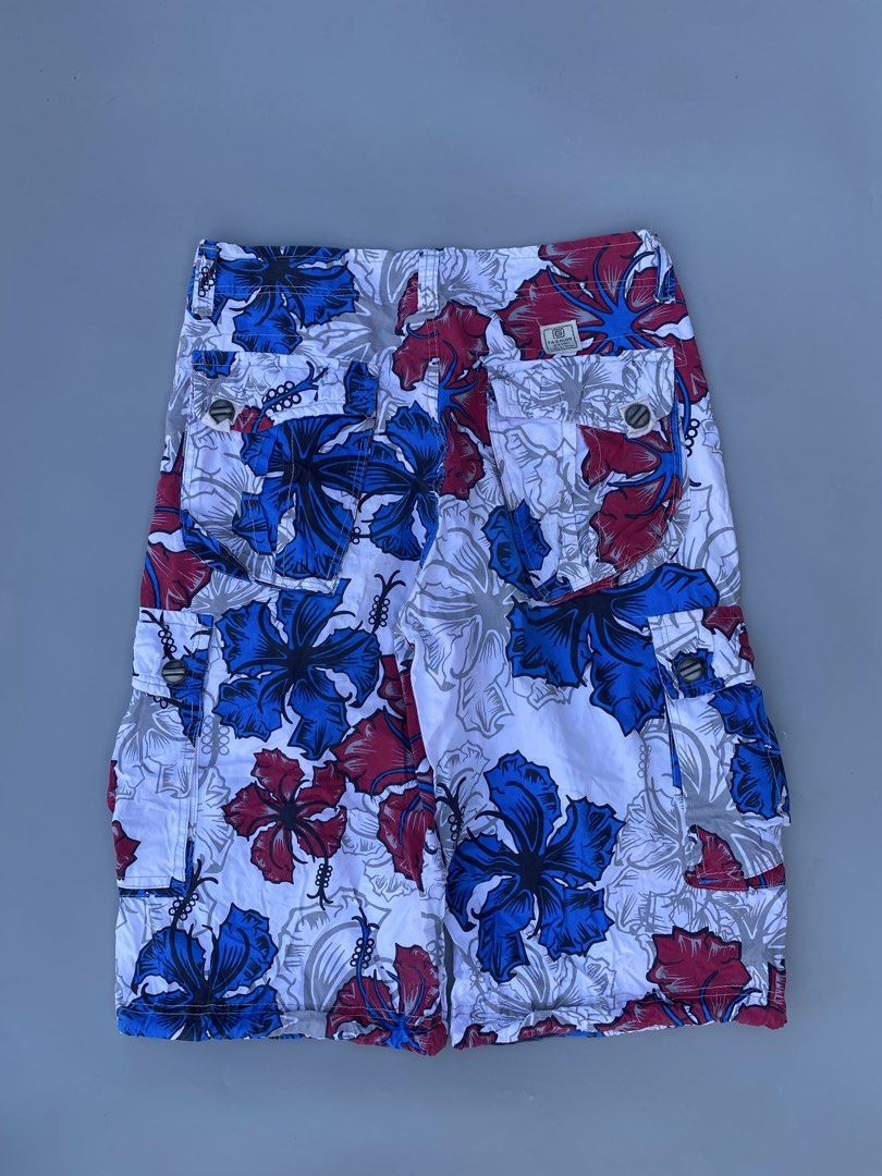 Vintage floral cargo board short heavy (Category: Swim Trunks & Board Shorts) located in Lipa City. Submitted by local-drip-source (Listing ID 1444857090, Image 2). Description: .