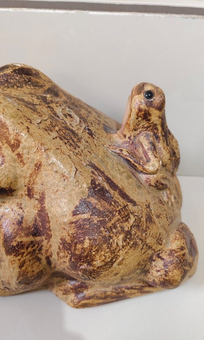 Vintage Realistic Large Frog (garden decor) (Category: Figurines & Statues) located in Cabuyao City. Submitted by batman0417 (Listing ID 1444838627, Image 3). Description: big size po, pa check nalang po ibang details sa pics, pwede po sa garde o sa kwarto 😹 pm nalang po 🙏.