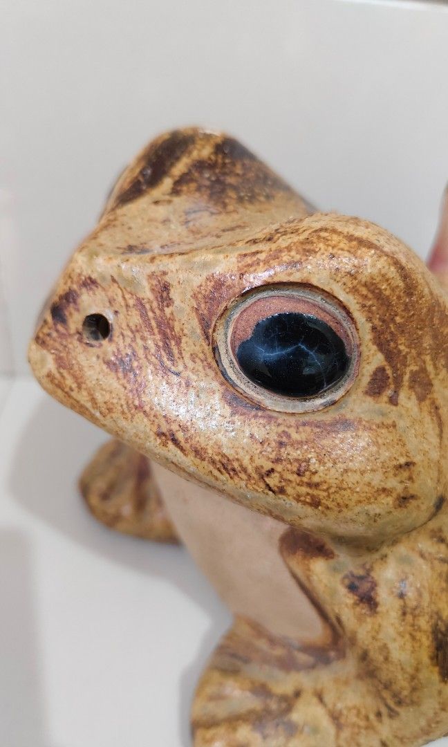 Vintage Realistic Large Frog (garden decor) (Category: Figurines & Statues) located in Cabuyao City. Submitted by batman0417 (Listing ID 1444838627, Image 2). Description: big size po, pa check nalang po ibang details sa pics, pwede po sa garde o sa kwarto 😹 pm nalang po 🙏.