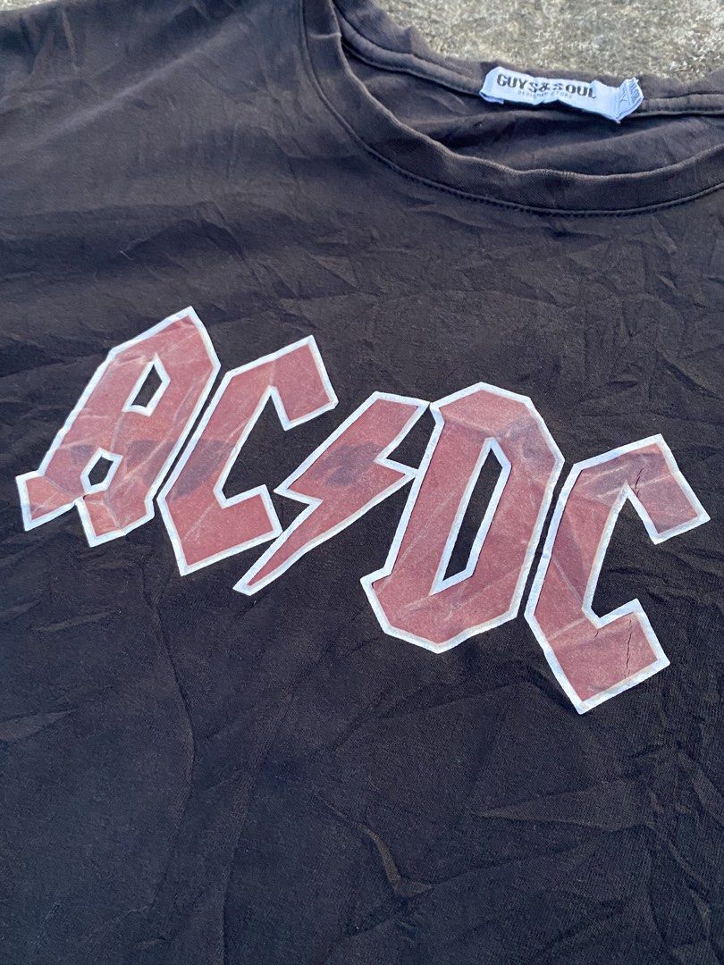 Vintage-style AC/DC Graphic Tshirt (Category: Tshirts & Polo Shirts ) located in Naga. Submitted by xai_01 (Listing ID 1444836156, Image 2). Description: Size: M-L Condition: Great condition Color Rate: 9/10 Issues: Sign of use.