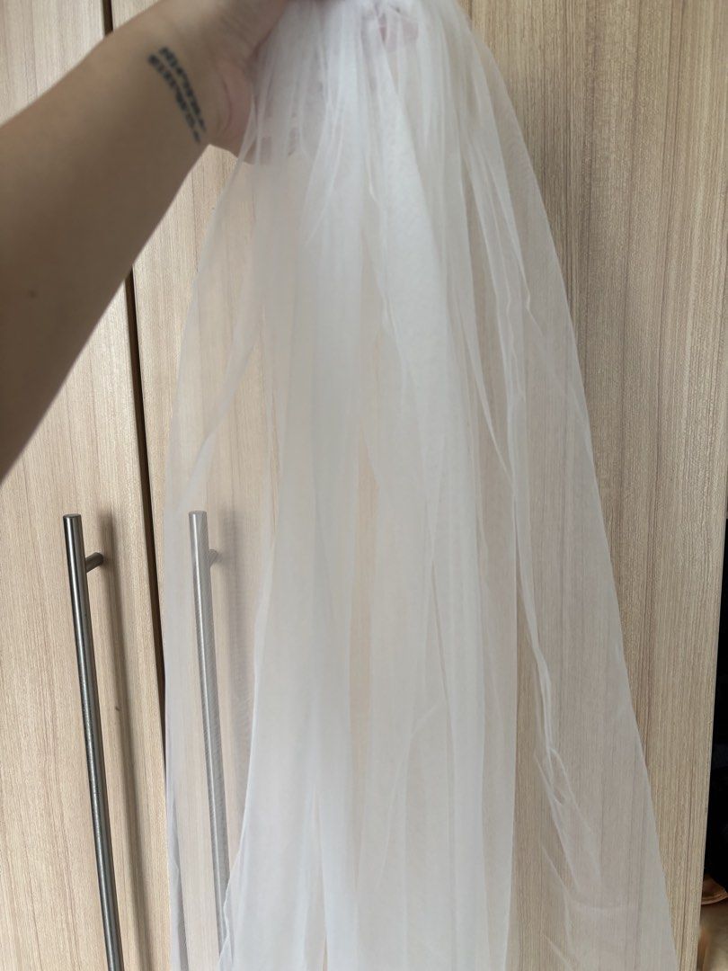 Wedding Veil One Layer Long with Comb 230cm x 160cm (Category: Hair Accessories) located in Pasay City. Submitted by fatimakimfinds (Listing ID 1444767580, Image 3). Description: - Never been used! - Milky White Color - 230cm x 160cm.