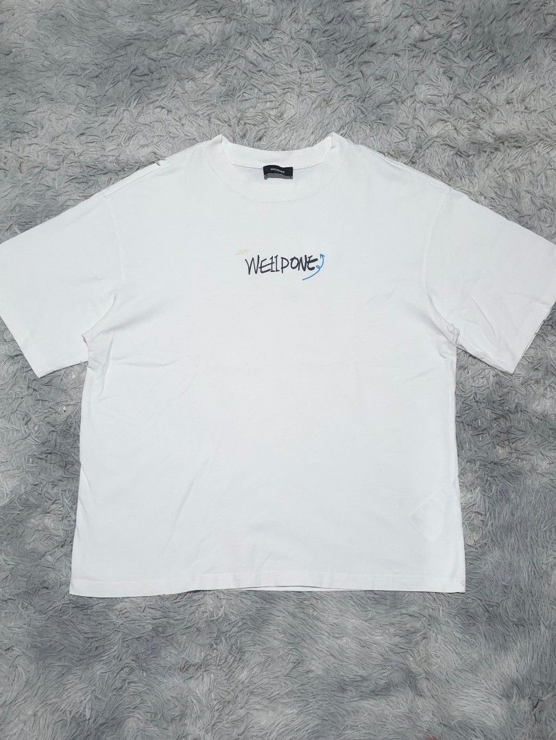 WELLDONE Graphic T-Shirt White (Category: Tshirts & Polo Shirts ) located in Abulug. Submitted by humanwhosellthings (Listing ID 1444821182, Image 1). Description: W È 1 1 D O N È ✅️Size: Large ✅️Dimensions: 22W x 26L ✅Condition: Excellent ✅Issue: Minimal hairline sa back print ✅Color Rate: 9.8/10.
