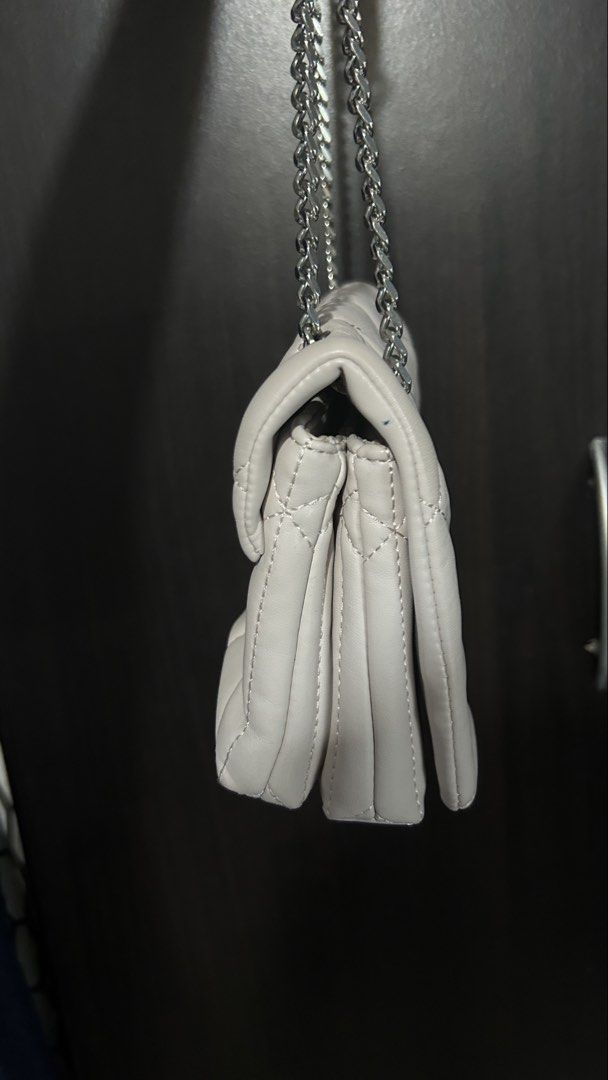 White Quilted Chain Bag with Silver Clasp (Category: Luxury Bags & Wallets) located in Manila. Submitted by kyvsphy (Listing ID 1444756454, Image 3). Description: - White quilted handbag with elegant chevron pattern - Secure silver turn-lock closure - Stylish silver chain strap - Versatile for nights out or casual wear.