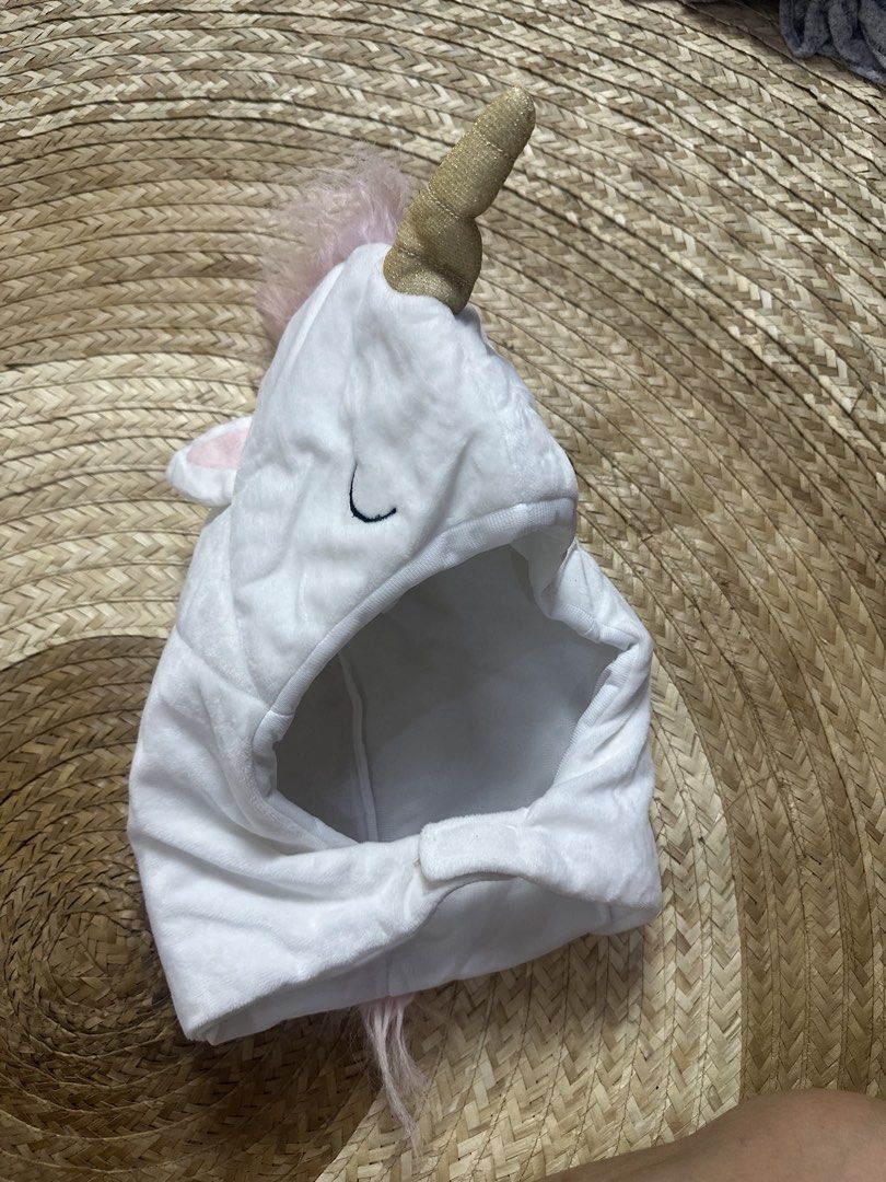 White Unicorn head warmer with Pink Mane (Category: Babies & Kids Fashion) located in Tarlac. Submitted by relovedph_02 (Listing ID 1444747359, Image 2). Description: - Super soft white hooded blanket - Adorable unicorn design with gold horn and pink fluffy mane - Ideal for staying cozy and warm.