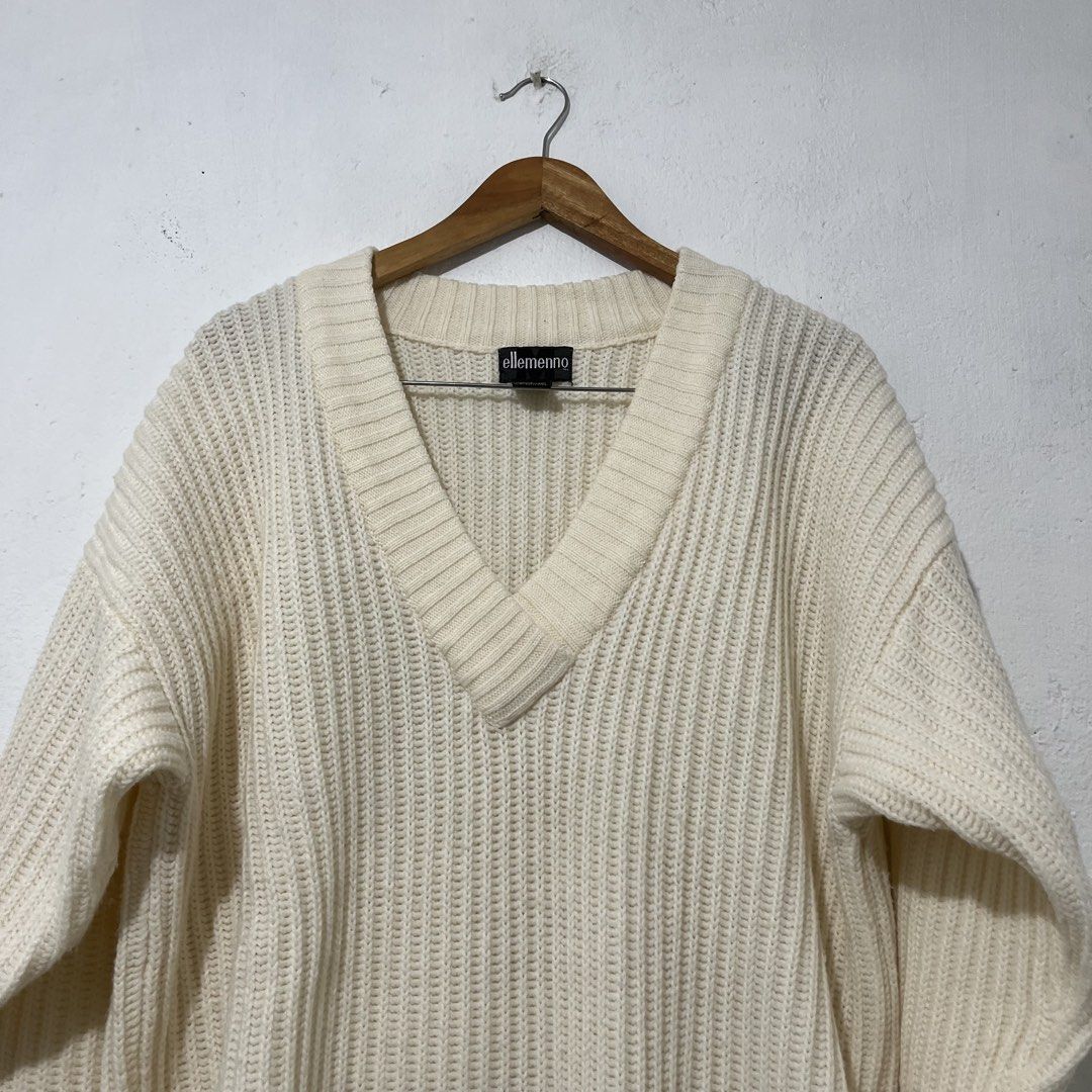 Women's Knitted Sweater [Large] (Category: Coats, Jackets and Outerwear) located in Quezon City. Submitted by jpsstore (Listing ID 1444785211, Image 2). Description: Size: Large Width: 23" Length: 28" Sleeve: 20" No issue MOP: Gcash SHIPPING: J&t | Lalamove .