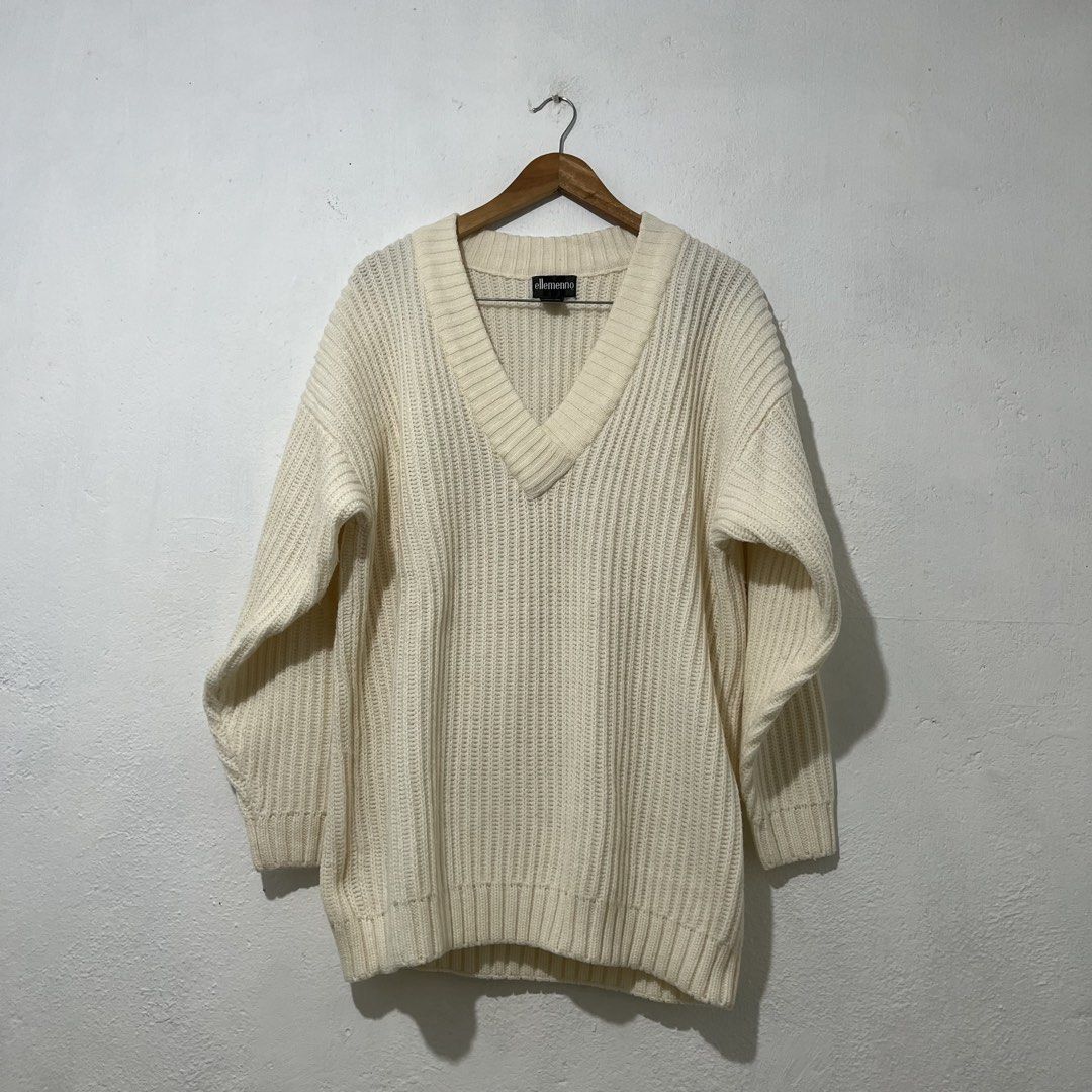 Women's Knitted Sweater [Large] (Category: Coats, Jackets and Outerwear) located in Quezon City. Submitted by jpsstore (Listing ID 1444785211, Image 1). Description: Size: Large Width: 23" Length: 28" Sleeve: 20" No issue MOP: Gcash SHIPPING: J&t | Lalamove .