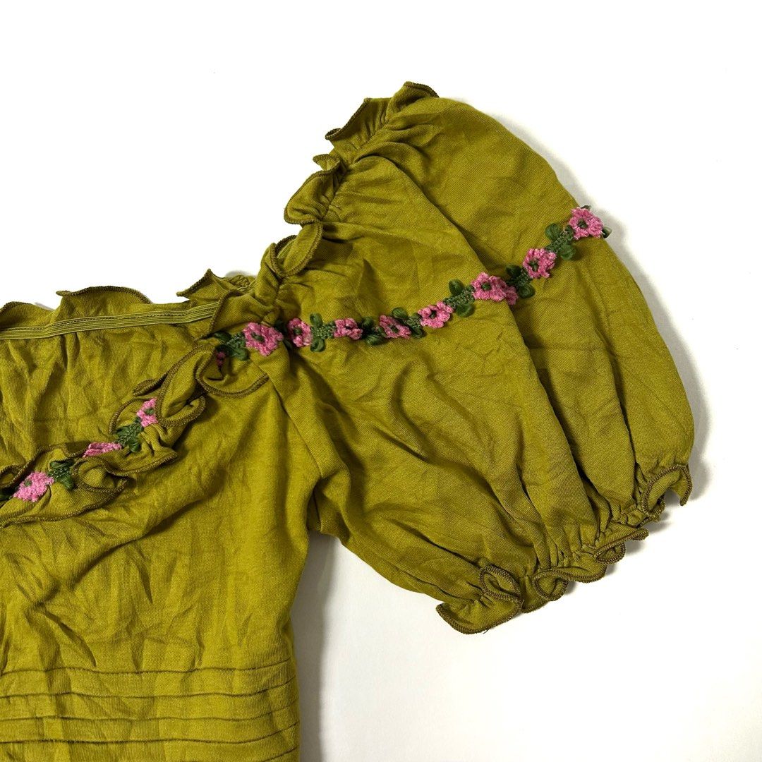 Y2K-era Milkmaid-style Peasant Blouse (Category: Blouses) located in San Pascual. Submitted by y2kdimps (Listing ID 1444815800, Image 3). Description: Price: 499🏷️💸 Condition: Excellent as new Issue: None Size: S Color rate: 10/10 Brand: SUNYUER.