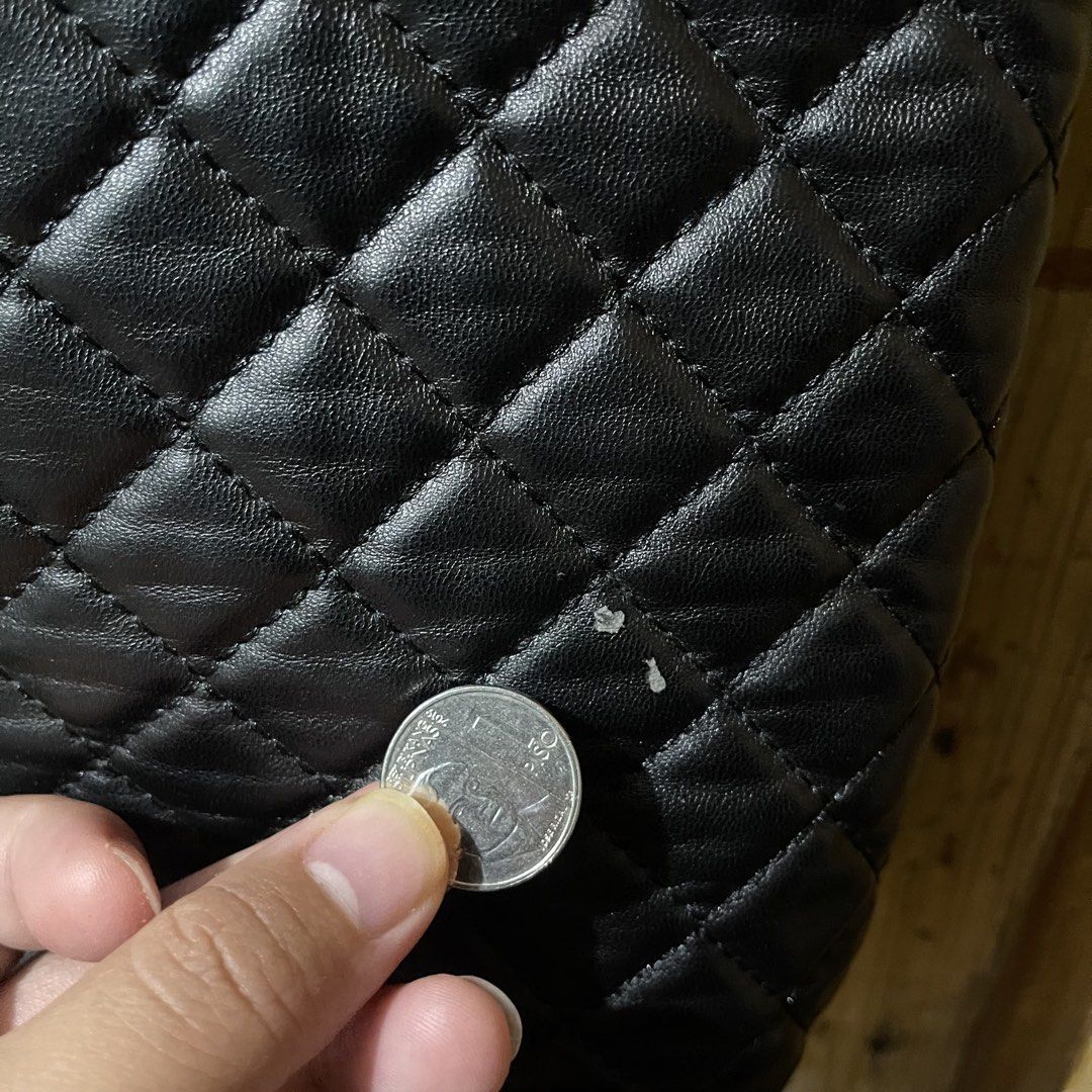 YSL Quilted Leather Tote Bag (Category: Luxury Bags & Wallets) located in Baguio. Submitted by goodfinds2600v2 (Listing ID 1444846655, Image 3). Description: LSize: L Dimensions: L- W- Description: 0/ ff Condition: Good Issue/s: no tags, crack and peeled leather on strap and body.
