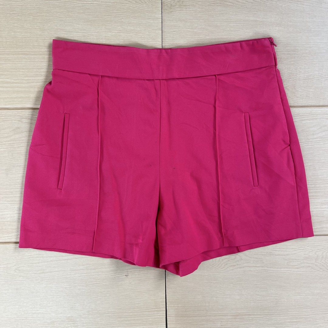 Zara Basic (Category: Shorts) located in Kadingilan. Submitted by tejaresnick (Listing ID 1444703330, Image 1). Description: Excellent condition No issue Color rate 9.8/10 Waist 28-30 Width 15 Length 14.5.
