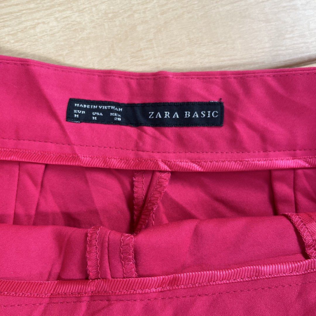 Zara Basic (Category: Shorts) located in Kadingilan. Submitted by tejaresnick (Listing ID 1444703330, Image 3). Description: Excellent condition No issue Color rate 9.8/10 Waist 28-30 Width 15 Length 14.5.