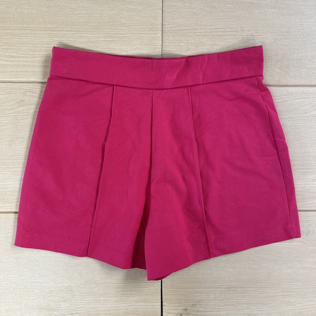 Zara Basic (Category: Shorts) located in Kadingilan. Submitted by tejaresnick (Listing ID 1444703330, Image 2). Description: Excellent condition No issue Color rate 9.8/10 Waist 28-30 Width 15 Length 14.5.