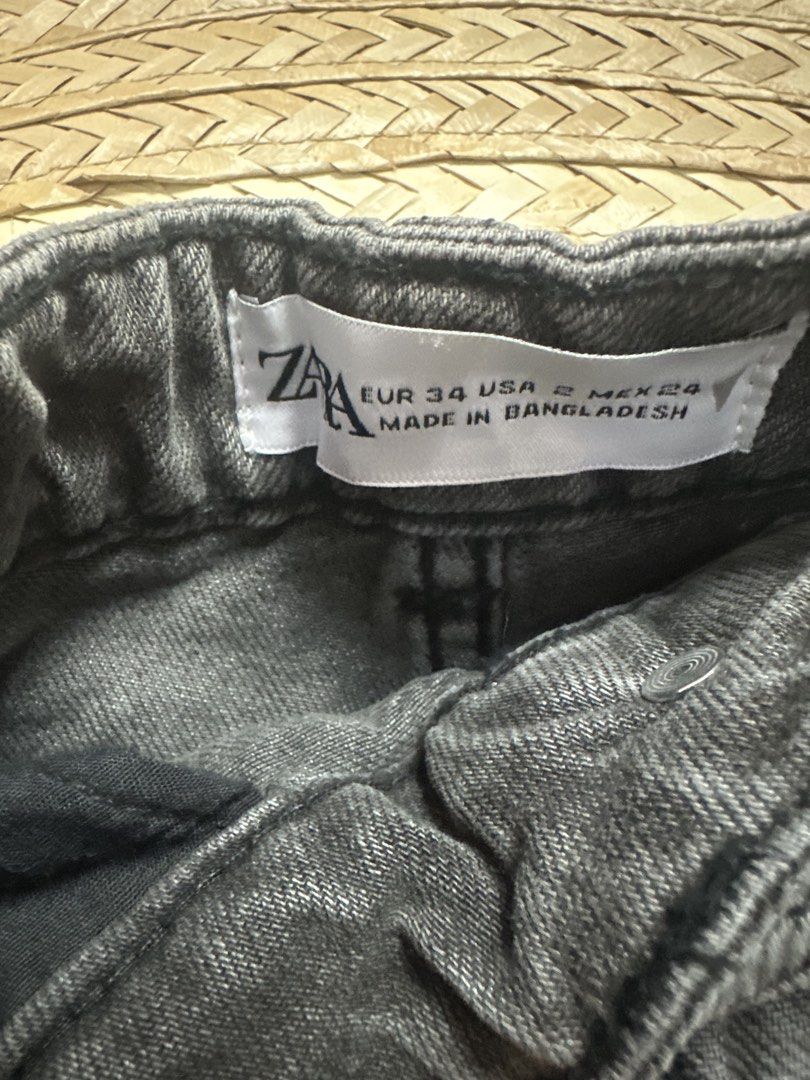 Zara Black Denim skort (Category: Skirts) located in Tarlac. Submitted by relovedph_02 (Listing ID 1444747364, Image 2). Description: - Zara Black Denim Wrap Skirt - Size: EUR 34 - Style: Wrap with button closure - Pockets: Front and back - Detail: Raw hem - Origin: Made in Bangladesh.
