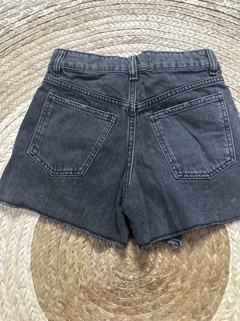 Zara Black Denim skort (Category: Skirts) located in Tarlac. Submitted by relovedph_02 (Listing ID 1444747364, Image 3). Description: - Zara Black Denim Wrap Skirt - Size: EUR 34 - Style: Wrap with button closure - Pockets: Front and back - Detail: Raw hem - Origin: Made in Bangladesh.