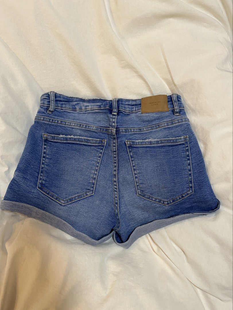 Zara Blue Denim Ripped Cuffed Shorts (Category: Shorts) located in Plaridel. Submitted by juliaco08 (Listing ID 1444721652, Image 2). Description: - Stretchy material - fits waist 22-24.