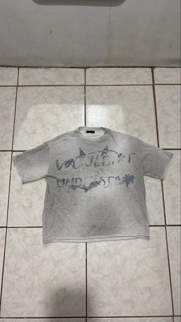 Zara Grey Graphic Print T-Shirt (Category: Tshirts & Polo Shirts ) located in Manila. Submitted by strangeee (Listing ID 1444688573, Image 1). Description: Zara grey t-shirt - only used once Rfs: Not thrifted, personal use. Can do courier or meet-up.