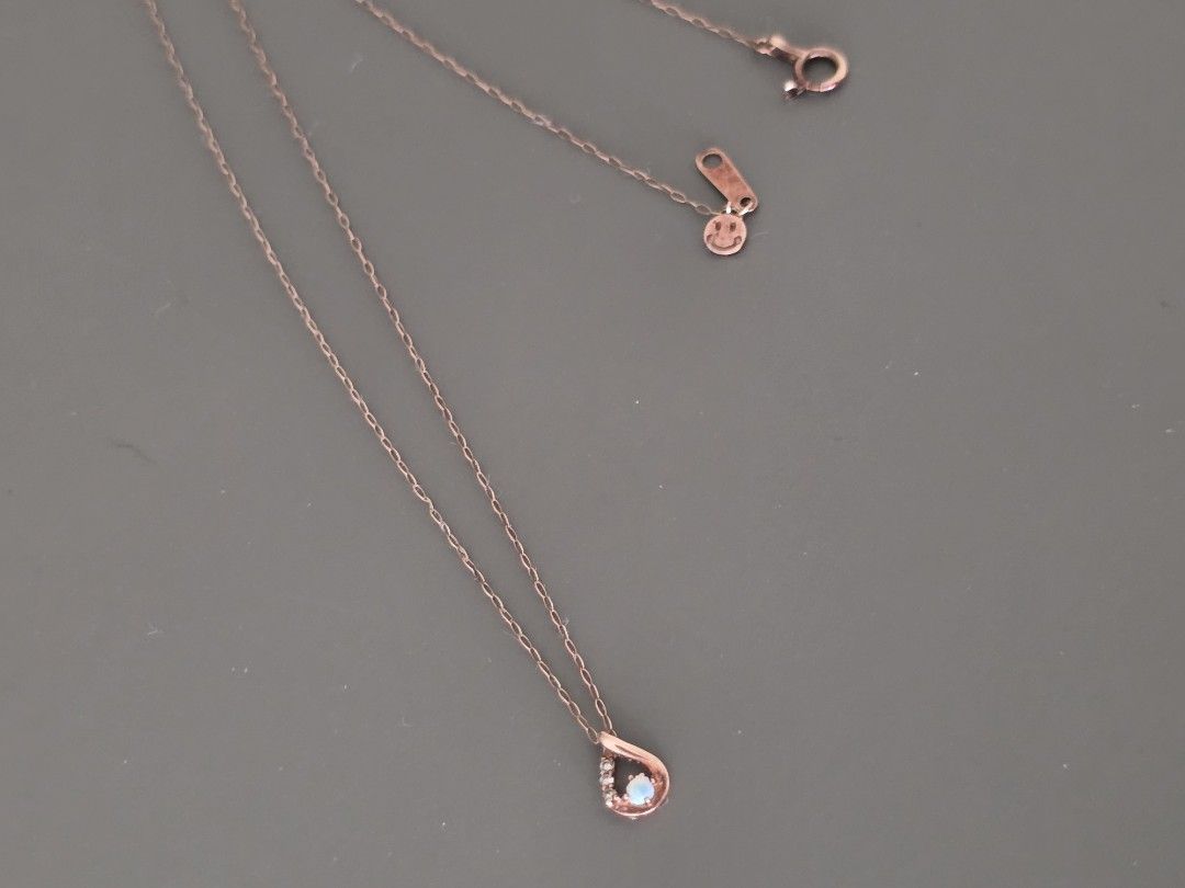 10K Rose Gold Natural Opal + Diamond Dainty Necklace (Category: Necklaces) located in Makati City. Submitted by Gkyutie (Listing ID 1441483286, Image 2). Description: This dainty necklace is lovely and delicate.A small round opal sparkles beautifully with diamonds in a delicate 10K gold setting. Japan gold. Length 40cm.