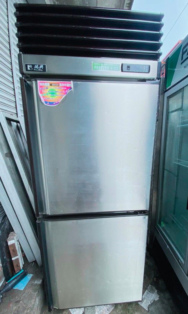 2 door stainless chiller (Category: Refrigerators and Freezers) located in Manila. Submitted by manaloreia83978 (Listing ID 1441456976, Image 1). Description: 2 door stainless chiller second hand good condition ready to used test to sawa for pick up only... open for viewing anytime.