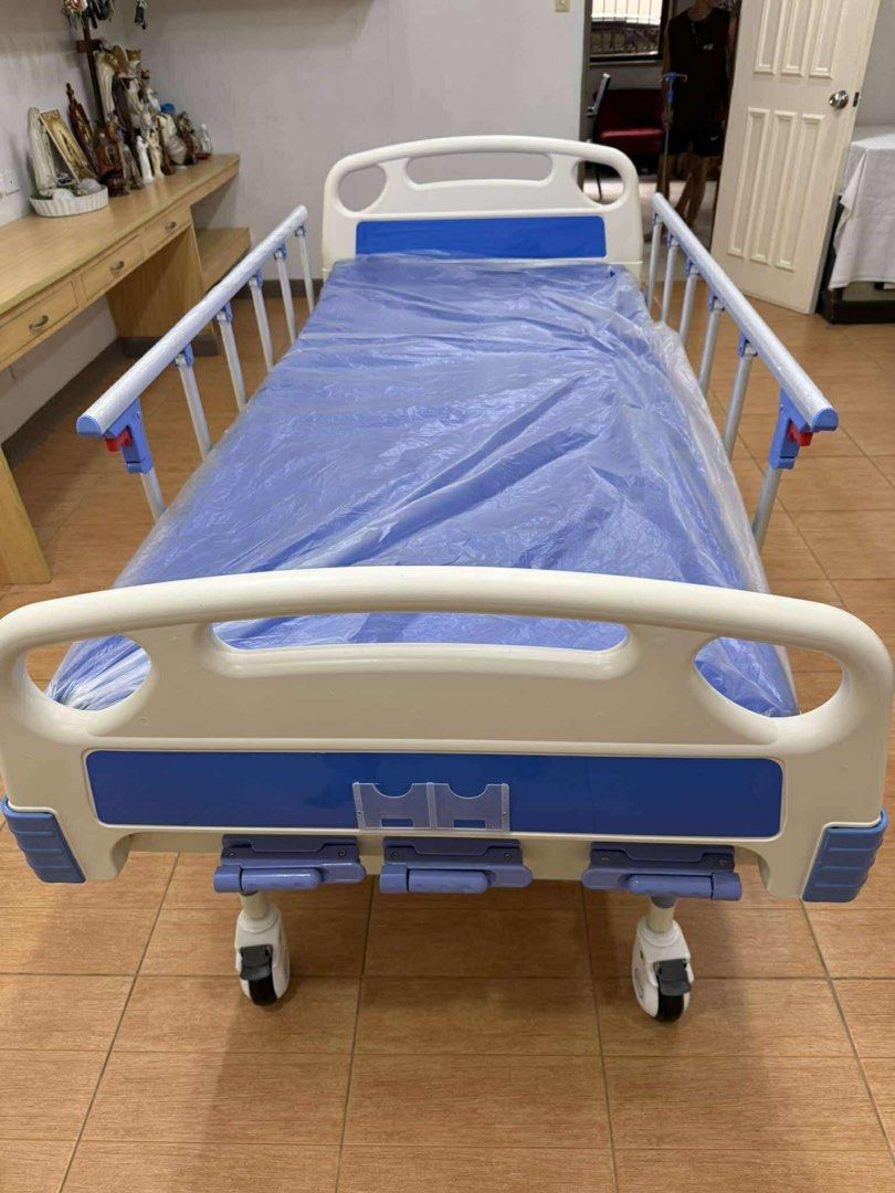 3Cranks Bed Manual (Category: Medical Supplies & Tools) located in Manila. Submitted by rosel2001 (Listing ID 1441446220, Image 1). Description: - Adjustable hospital bed for customized comfort - Safety side rails for enhanced security - Includes IV pole attachment - Mattress covered in protective plastic - Easy to move with built-in wheels - Perfect for home care or medical facilities.