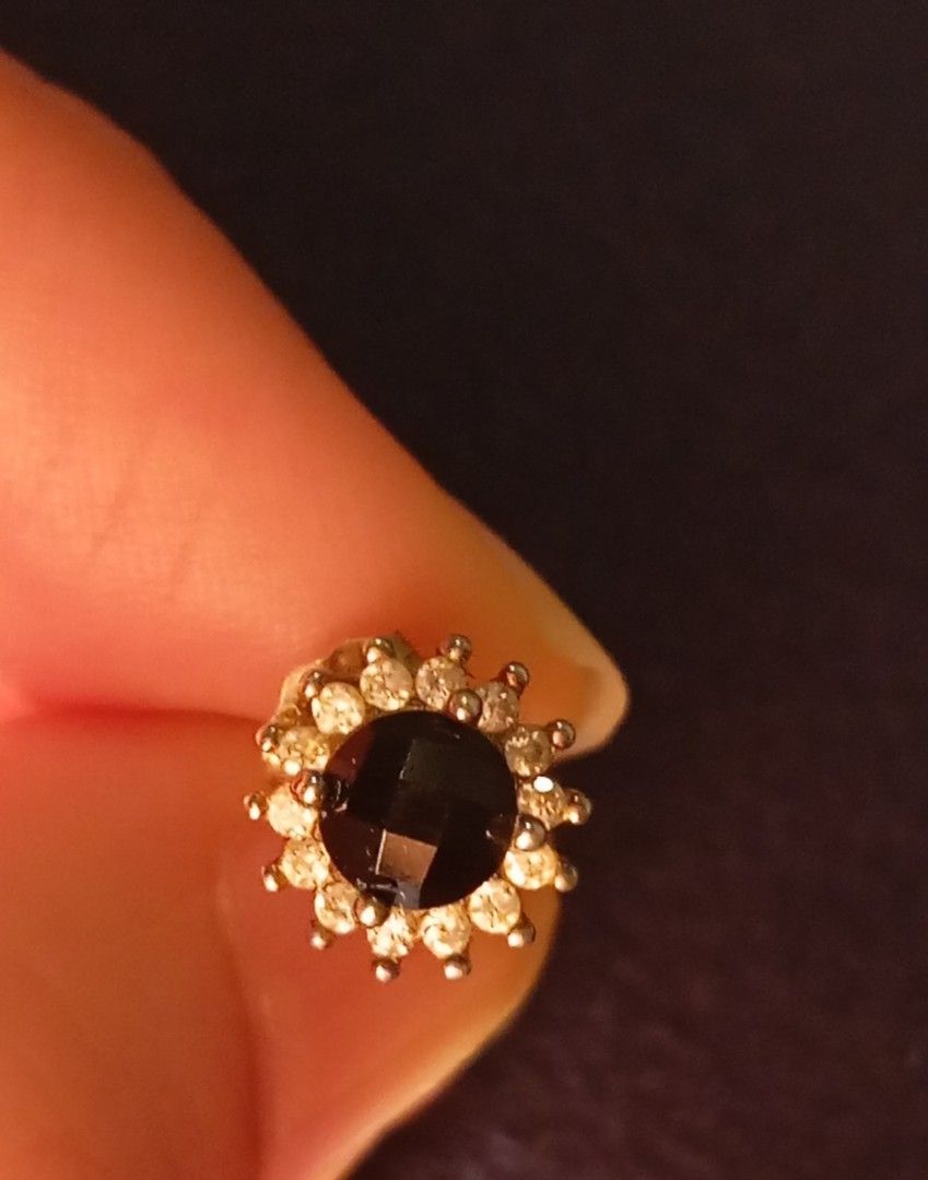 925 Uni Silver ONYX and CZ stones (Category: Earrings) located in Mandaluyong City. Submitted by ilightcoproducts (Listing ID 1441568949, Image 2). Description: - Cute stud earrings - Black center stone surrounded by clear stones - Flower or starburst design - Silver-tone metal - Adds sparkle to any outfit - Great for everyday wear or dressing up.