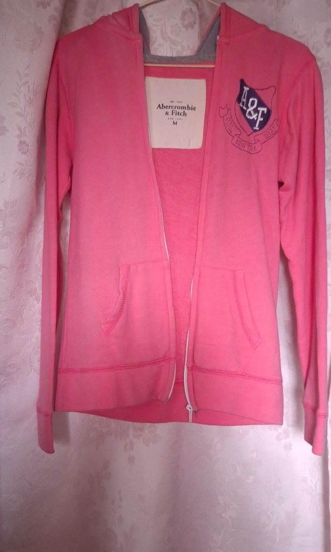 abercombie & fitch hot pink zip up jacket (Category: Coats, Jackets and Outerwear) located in Quezon City. Submitted by celestia.finds.things (Listing ID 1441458247, Image 2). Description: ⋆𐙚 mop : gcash, mod: lalamove/j&t ⋆𐙚 no cod or ww pics ⋆𐙚 payment first ⋆𐙚 sf shouldered by buyer 📍located in qc ────୨ৎ──── discoloration & stains as this is quite old. size m on tag. can send close up pics!.